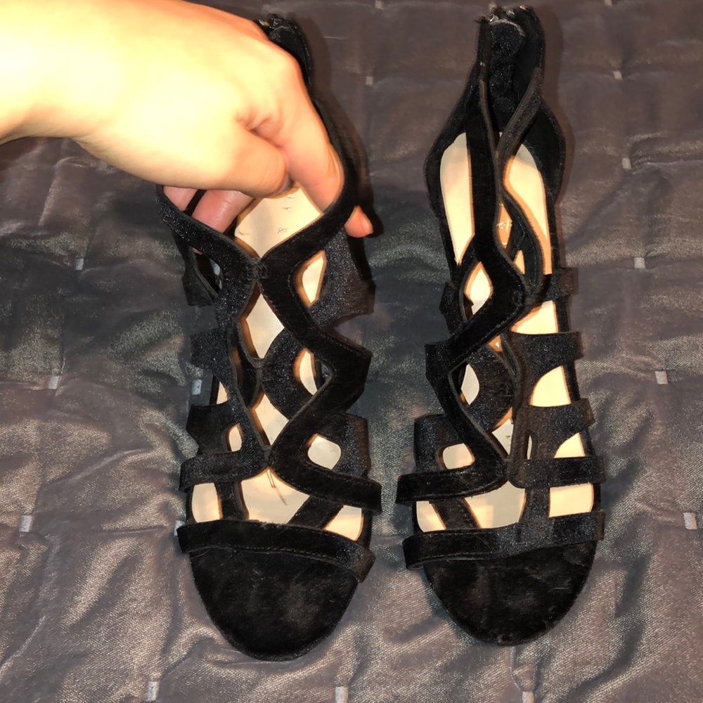 Velvet black strappy heels 🖤